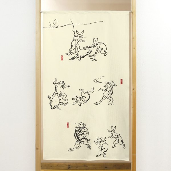 画像1: のれん 半間 暖簾 市松柄レースシャンパン 鳥獣戯画 場面集 06 No.42012 (1)